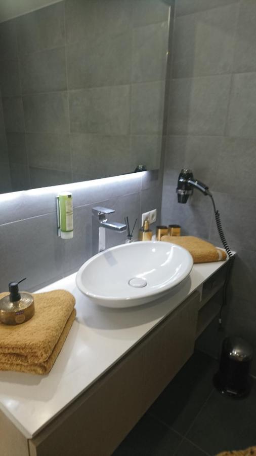 Vip Deluxe 107Qm Auf Zwei Etagen 1 Dopplezimmer Eg 1 Doppelzimmer Auf Der Galerie Sowie 2 Badezimmer Und Komplette Kueche Mit Mikrowelle Und Backofen Ideal Fuer 1 Bis 6 Gaeste Direkter Blick Auf Garten Und Bergblick Alles Nur Nicht 0815 Leilighet Schliersee Eksteriør bilde