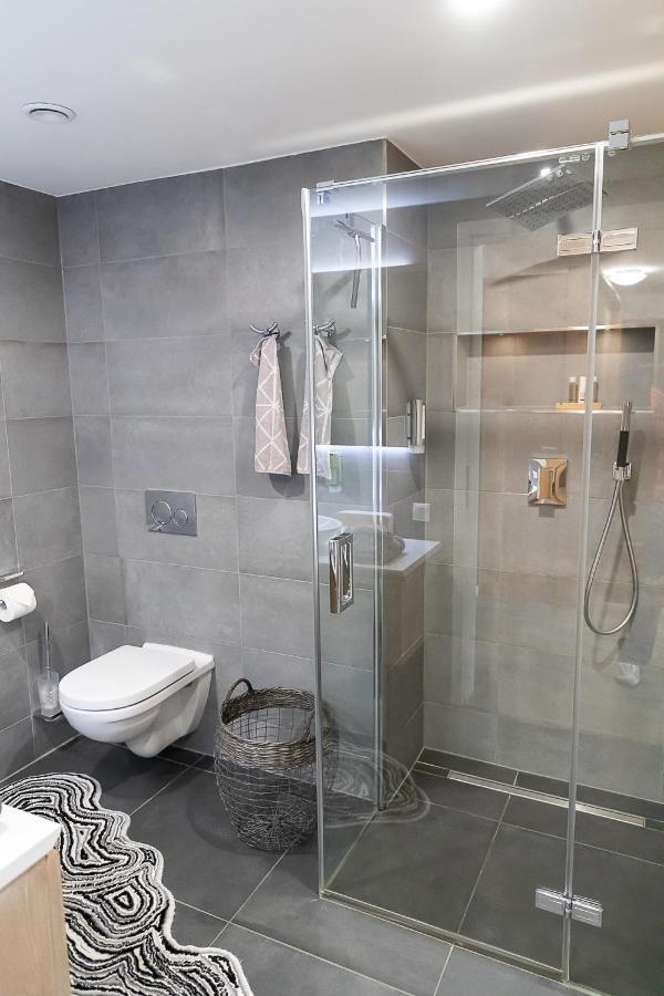 Vip Deluxe 107Qm Auf Zwei Etagen 1 Dopplezimmer Eg 1 Doppelzimmer Auf Der Galerie Sowie 2 Badezimmer Und Komplette Kueche Mit Mikrowelle Und Backofen Ideal Fuer 1 Bis 6 Gaeste Direkter Blick Auf Garten Und Bergblick Alles Nur Nicht 0815 Leilighet Schliersee Eksteriør bilde
